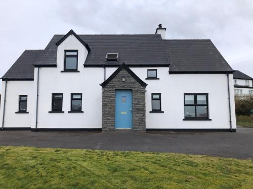 Falcarragh House | Experience An Teach Bán: Oceanfront Getaway with 9.8 Rating