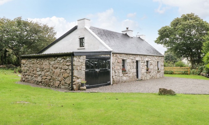 Rossaveel Cottage | Family-Friendly Stay at AN TEACH BAN in County Galway