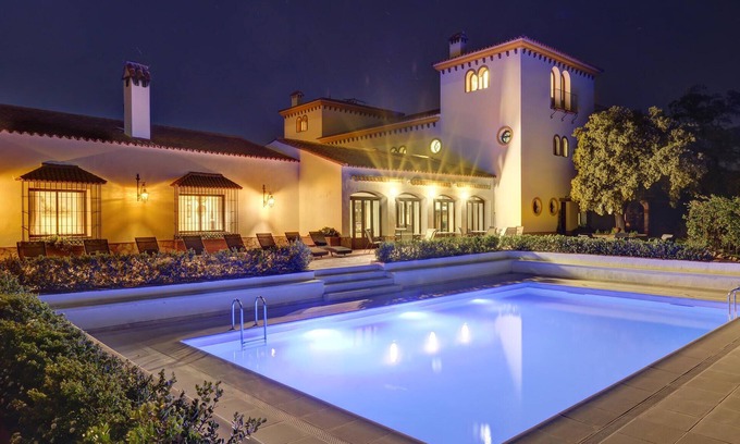 La Granada de Rio-Tinto House | Experience Relaxation in a Vacation Home with Pool