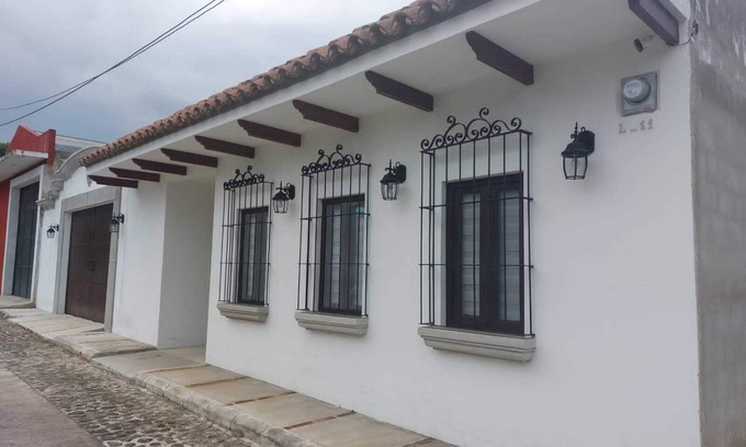 San Miguel Duenas House | Serene Antigua Getaway: Pet & Child Friendly Retreat
