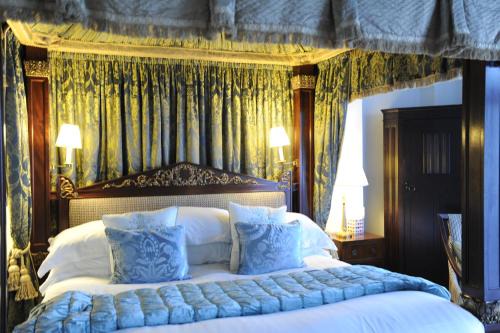 Maenporth Hotel | Experience Anacapri: 5-Star Hotel with High Guest Ratings