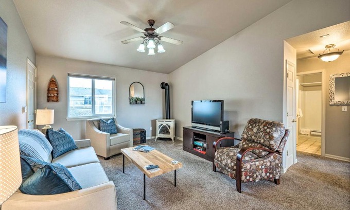 Anacortes Apartment | Cozy Anacortes Condo Minutes from Marina & Fidalgo Bay