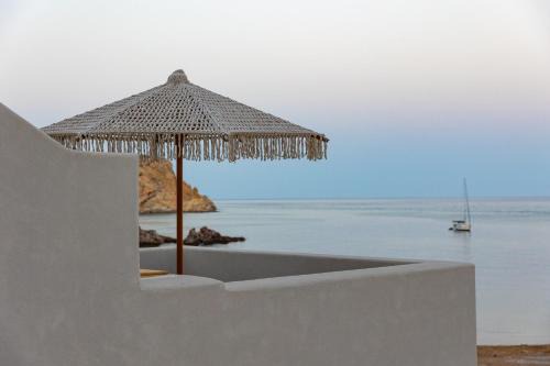 Anafi Hotel | Scenic Anafi Drops Mare with Oceanfront Views & Family-Friendly