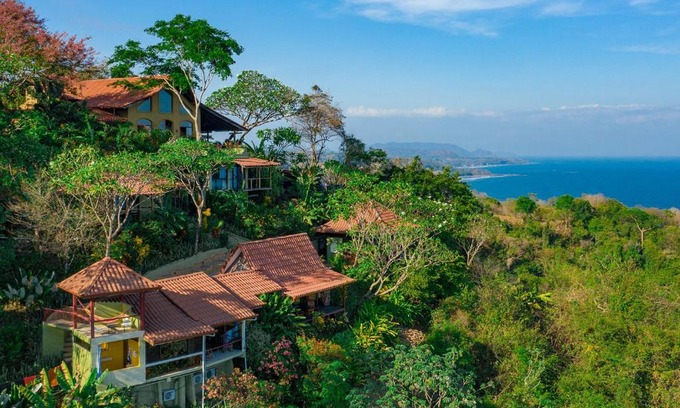 Montezuma Hotel | Discover Anamaya Resort: Oceanside Retreat with Pool & Spa