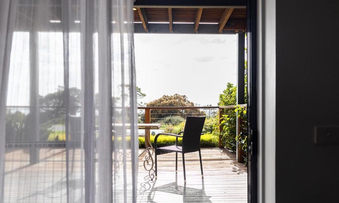 Corinella Hotel | Idyllic Ananda 3 - Bliss by the Sea with Oceanfront Pool