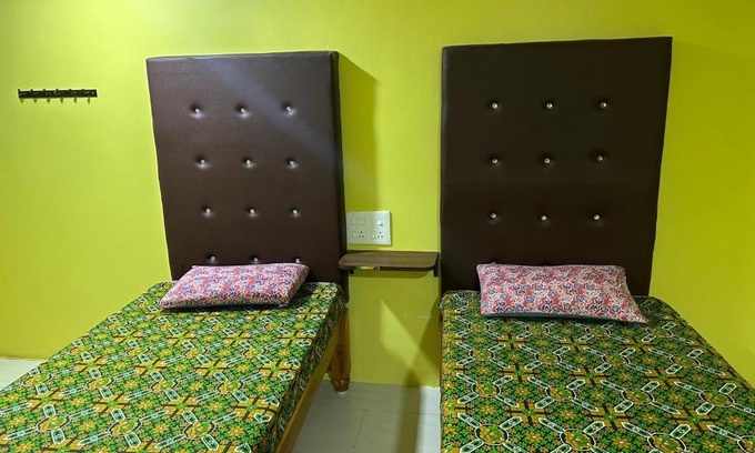 Vriddhachalam Hotel | Cozy Ananda Lodge: Family-Friendly with Breakfast Included