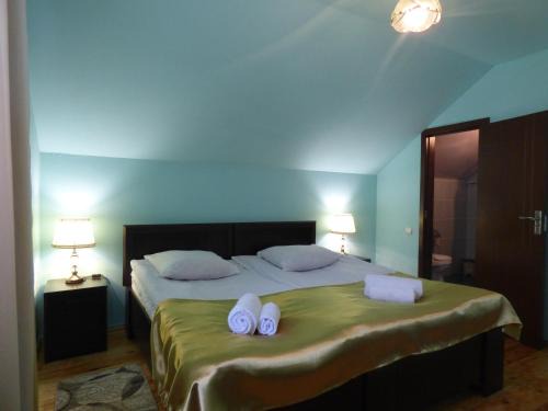 Stepantsminda House | Budget-Friendly Anano Guest House with Breakfast & Family Perks