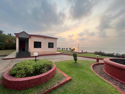 Ratnagiri Bed & Breakfast | Cozy Anant Beach Villa - Pet and Child Friendly Retreat