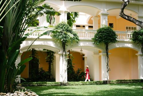 Hoi An Resort | Relax at Anantara Hoi An Resort: Beachfront Bliss Awaits