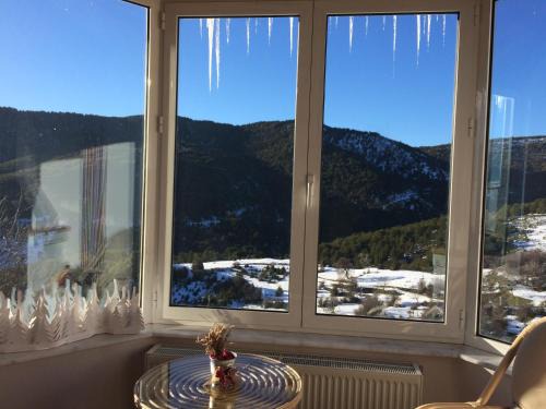Synikia Mesi Trikalon House | Discover Anarada Guesthouse: Family-Friendly with Breakfast