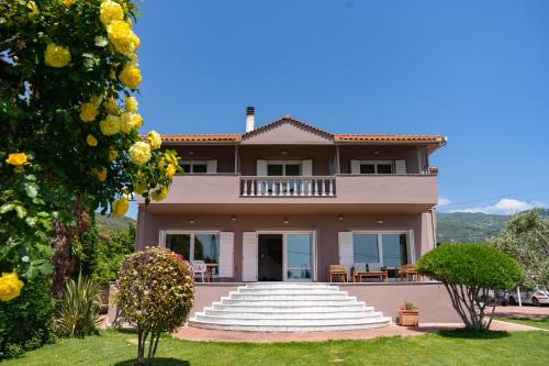 Kato Lechonia Villa | Discover Anasemia Villa Pelion: Family-Friendly Escape