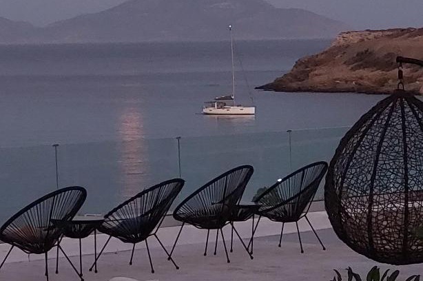 Schoinousa Apartment | Relax at Anatoli Studios: Oceanfront Oasis with Pool