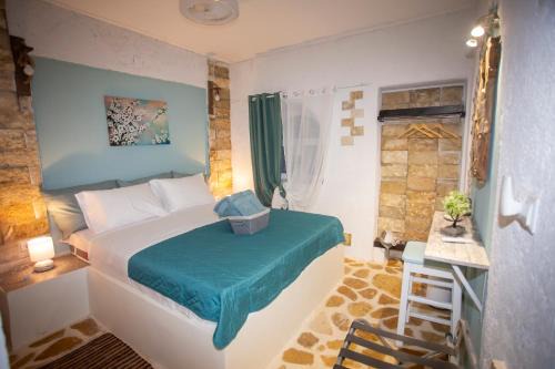 Messonghi Apartment | Beachfront Anatoli Studios: Relax with Ocean Views