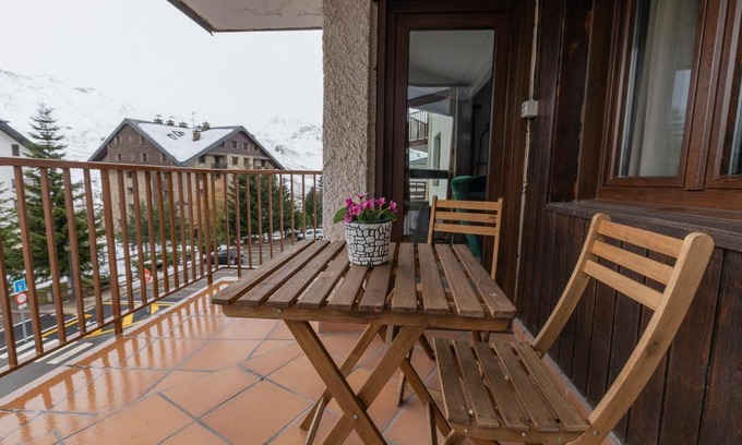 Formigal Apartment | Pet-Friendly Anayet Hotel at Plaza del Reloj, Formigal