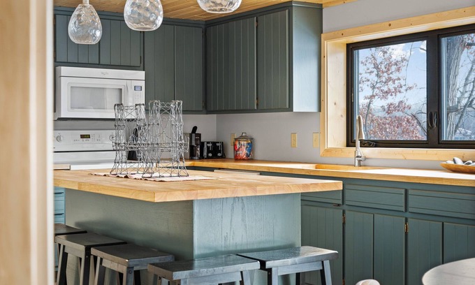 Pequot Lakes Cabin | Lake View Retreat with Deck, Grill & Dog-Friendly Vibes
