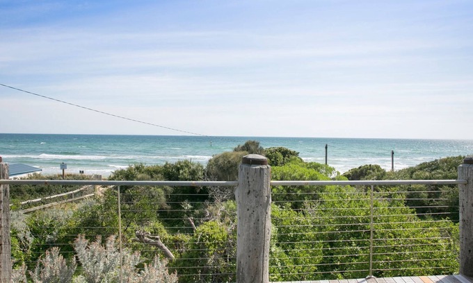 Frankston House | Discover Anchor Beachfront Retreat with Ocean Views