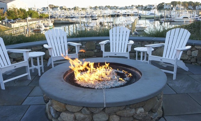Hyannis Hotel | Seaside Retreat: Anchor In Waterfront Lodging with Pool