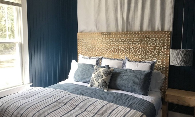 Thunderbolt House | Anchor Inn: Perfect Oceanfront Retreat Near Thunderbolt Marina