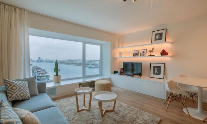 De Kaaien Apartment | Experience the Unique MAS Apartment with Spectacular Views