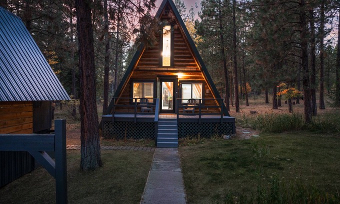 McCall House | Discover Anchor Mountain A-Frame: Top-Rated Getaway with Breakfast