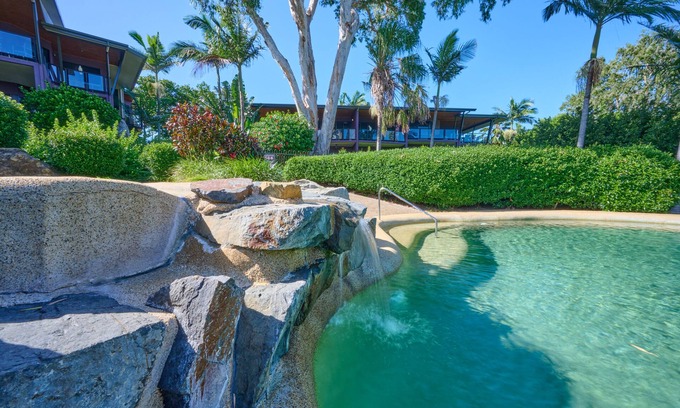 Hamilton Island Apartment | Oceanfront Anchorage Complex with Breakfast & Family Amenities