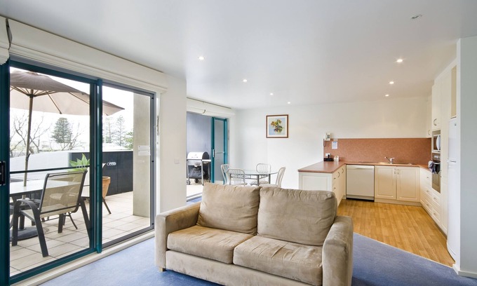 Lorne Hotel | Discover Anchorage Motel and Villas: Family-Friendly Getaway