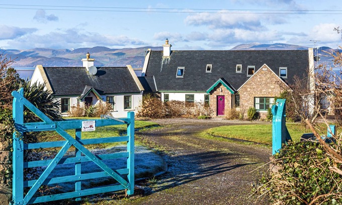 Glenbeigh House | Cozy Glenbeigh Holiday Home - Perfect for Families!