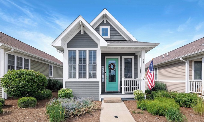 Ottawa House | Oceanfront Harbor Lights with Pool & Guest Rating of 9.8