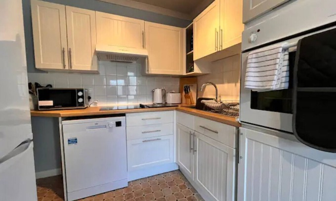 Blue Anchor Apartment | Anchors Away: Pet-Friendly Seaside Apartment with Ocean Views