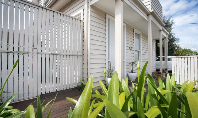 Williamstown Apartment | Relax at Anchors Down on Pearson with Hot Tub & Breakfast