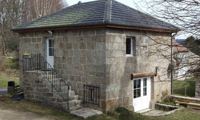 Mazet-Saint-Voy House | Authentic Ancien Four à Pain: Ideal for Sporty Getaways