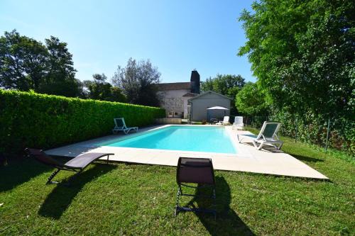 Saint-Martin-de-Villereal Villa | Explore the Restored Ancien Presbytère with Stellar Amenities