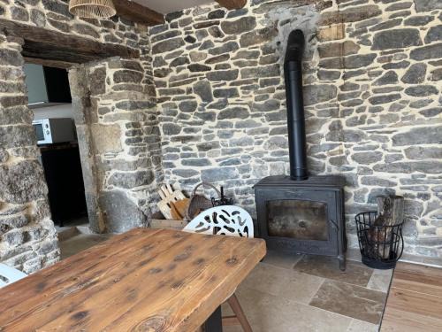 Prades-d'Aubrac House | Cozy Ancienne épicerie - Ideal for Family Getaways