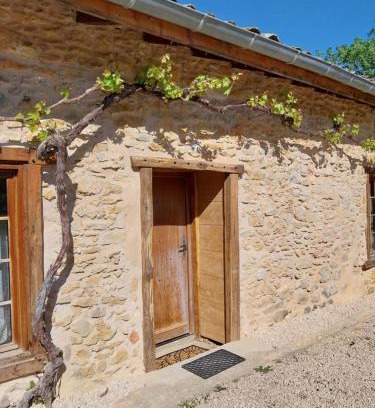 Alan House | Charming Ancienne Dépendance: Family-Friendly Retreat