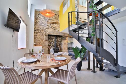 Plouharnel House | Seaside Fisherman's House with Private Beach Access