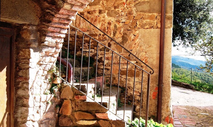 Villa Collemandina Villa | Historic Residence in Medieval Village with Pool & Breakfast