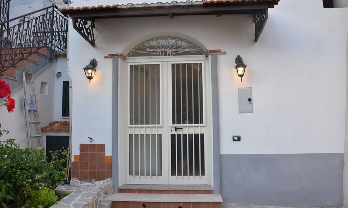 Campinola House | Pet-Friendly Stay at Ancient House Cavaliere with Breakfast