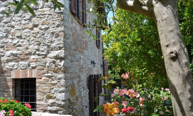 Corciano House | Idyllic Rock House with Garden and Pool in Umbria Center