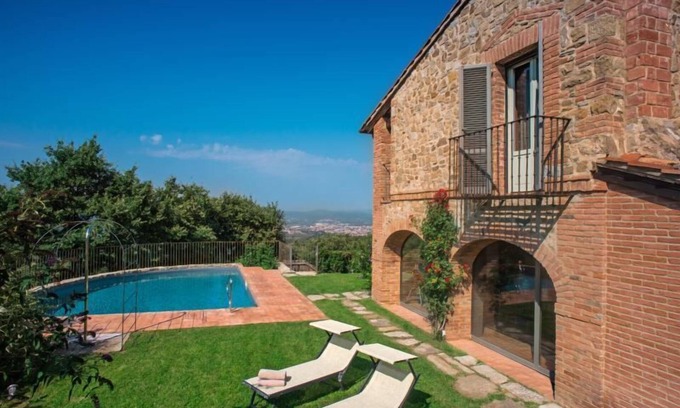 Arezzo Villa | Historic Farmhouse with Pool and Scenic City Views