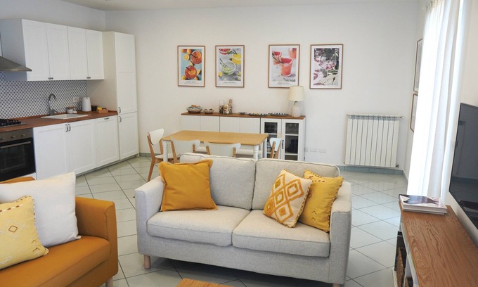 Meta Apartment | Unwind Moments from Sorrento Center with Ocean Views