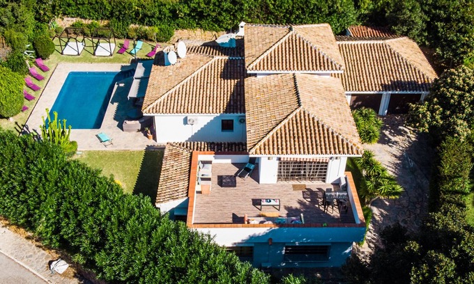 Urbanizacion el Rosario Villa | Elegant Andalousian Villa with Pool in Marbella