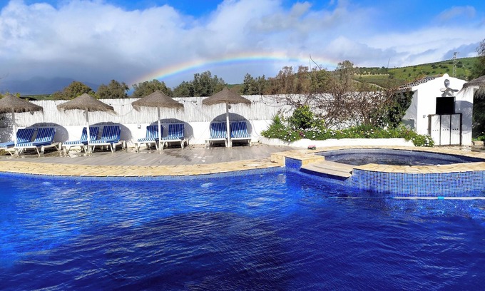 Coin Villa | Unforgettable Bachelorette Pool Party Getaway for 6