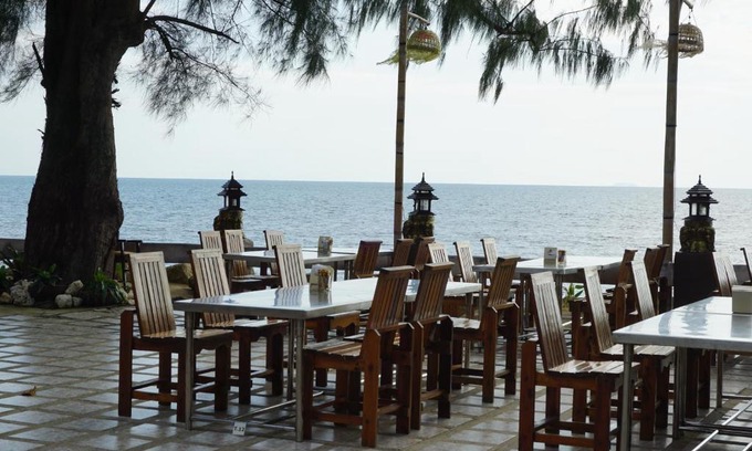 Nuea Khlong Resort | Relax at Andaman Beach Resort Koh Jum with Private Beach Access