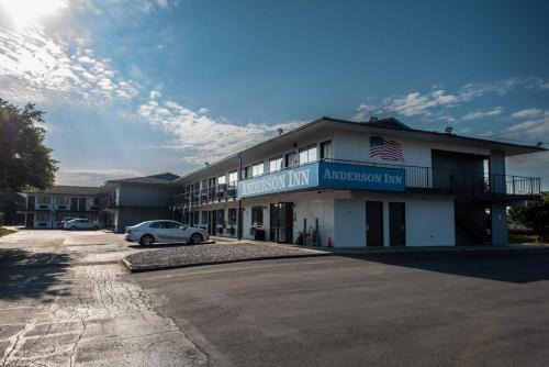 Anderson Hotel | Comfortable Stay at Anderson Inn in Indiana with Breakfast