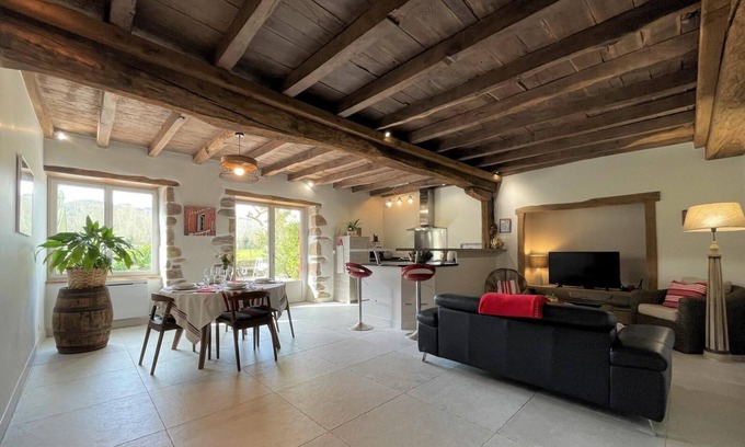 Sare House | Cozy Andoitzen Borda - Family-Friendly in Sare