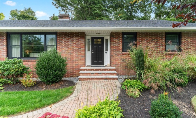 Andover House | Andover in-town, 3-bedroom furnished home, single level living & 2-car garage