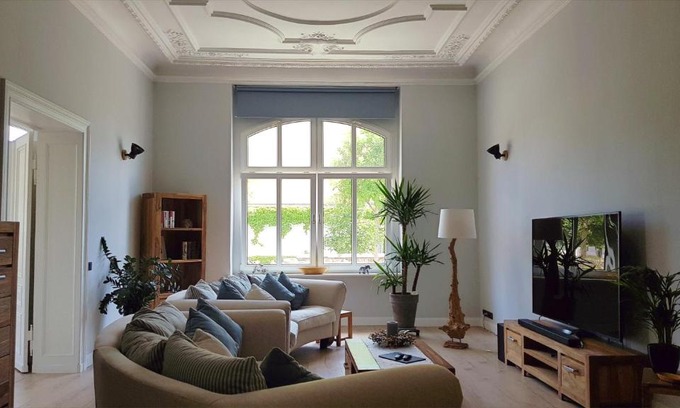 Cottbus Apartment | Luxury Andrés Ferienwohnung with Top Guest Ratings & Dining