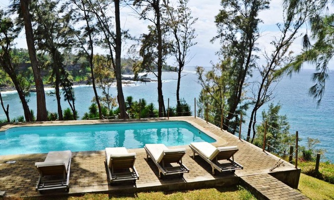 Riviere des Anguilles Cabin | Relaxing Retreat at Andrea Lodges with Pool & Breakfast