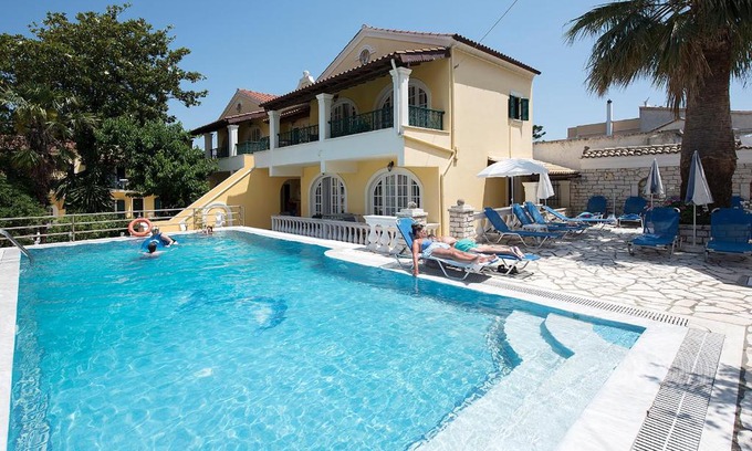 Kassiopi Apartment | Andreas Pool Complex: Family-Friendly Retreat with Breakfast