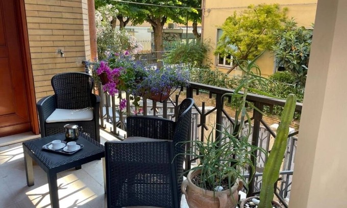 Ortona Apartment | Discover Andrew's House: Ocean Views & Relaxing Spa